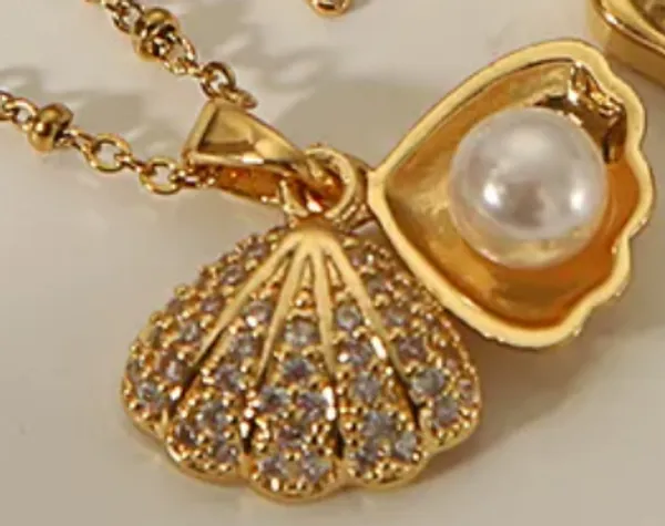 Gold_Shell_Pendants_For_Women